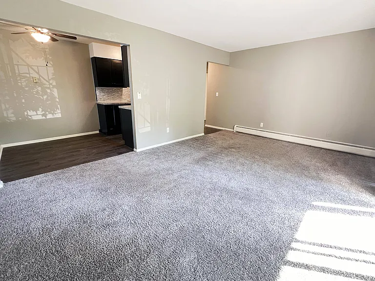 Crown Pointe Apartments — Photo 23