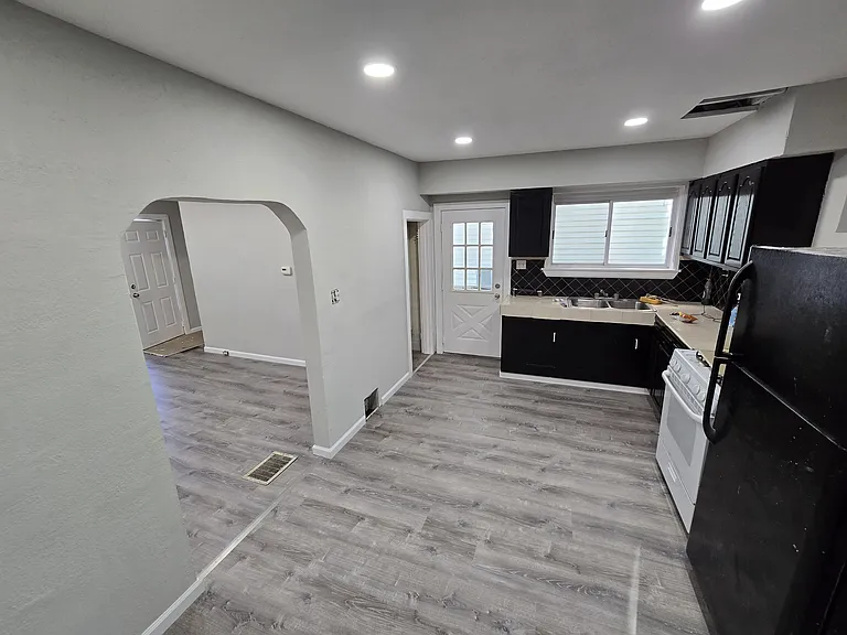 247 Maryland Ave — Photo 10