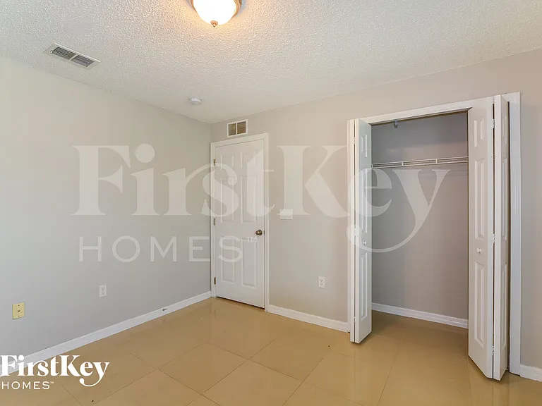 307 Michigan Ln — Photo 7