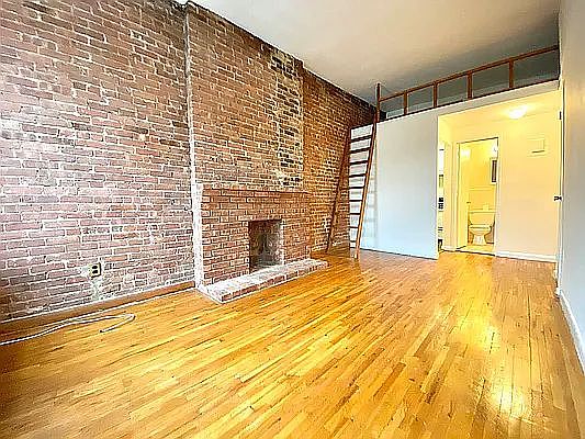 2nd image of 125 W 81st St
