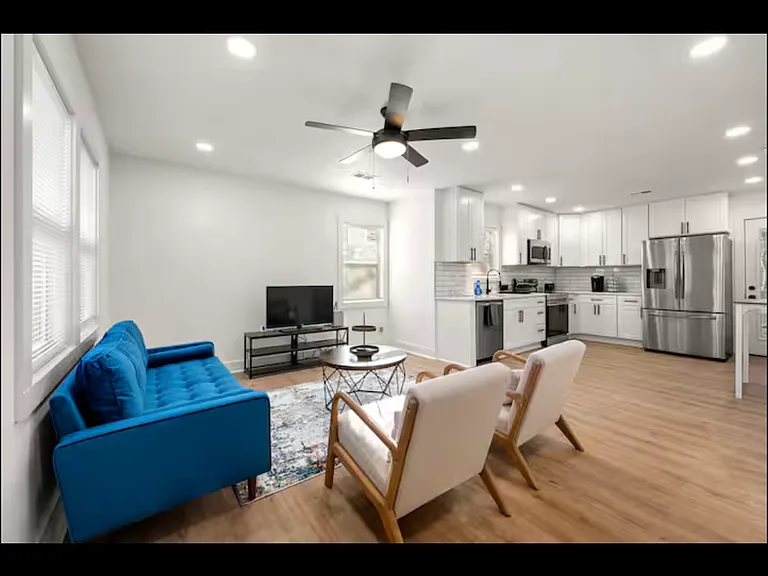 2484 Calvin Ave — Photo 2