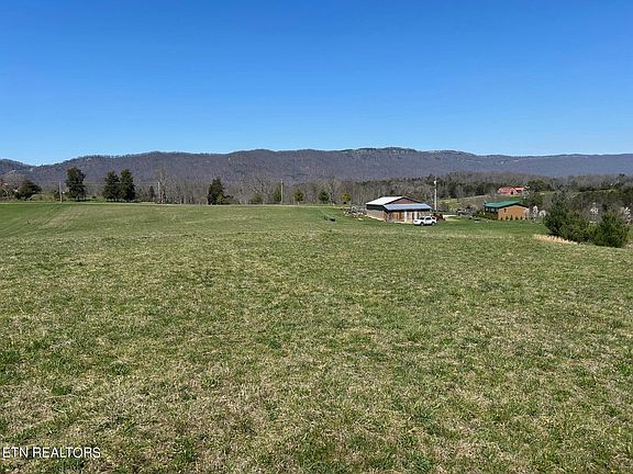 2nd image of 305 Chapel Heights Ln