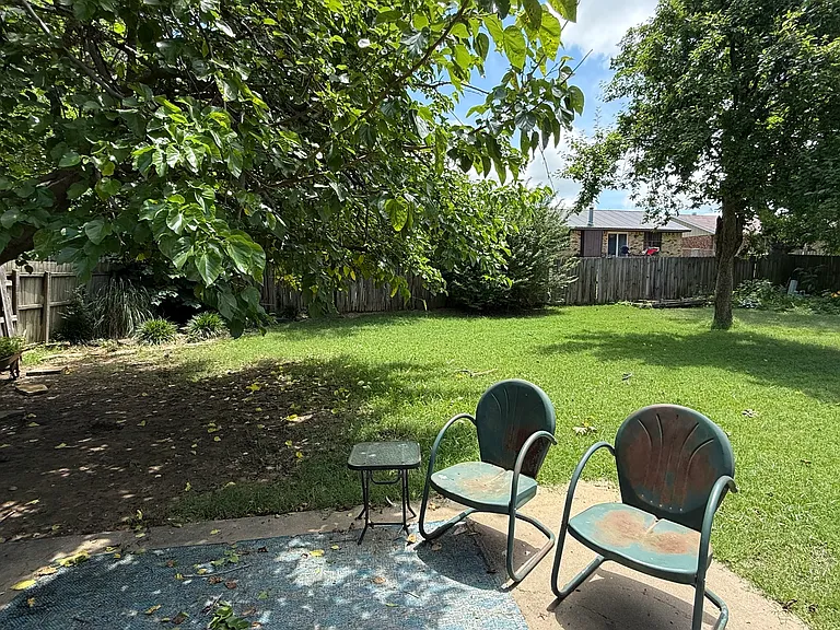 1608 Red Bud Ln — Photo 22