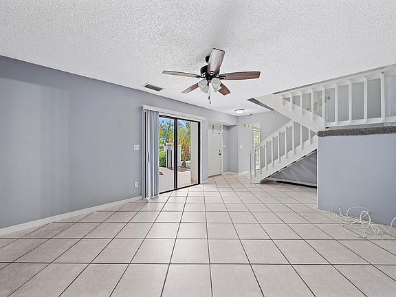 3rd image of 352 Prestwick Cir APT 1