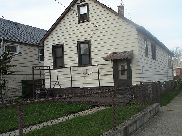 2nd image of 301 153rd Pl