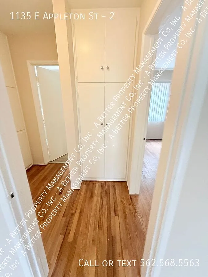 Lower 1 Bed With Hardwood Floors In Classic Alamitos Beach! Onsite Laundry. 1 Week Free Move In S... — Photo 4