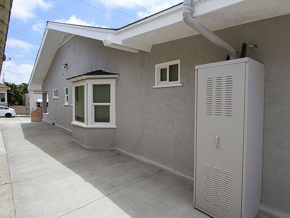 4th image of 240 27th St
