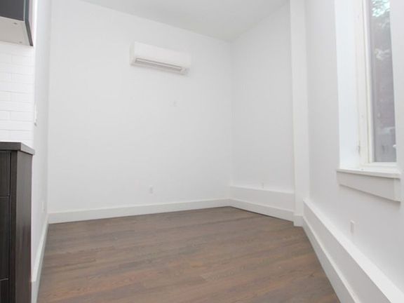 2nd image of 997 Jefferson Ave APT 1B