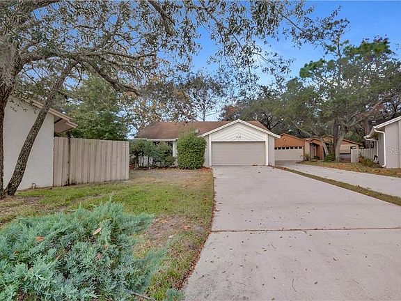 3rd image of 1430 Forest Hills Dr