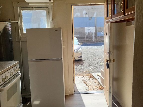 5th image of 462 Evans Ave #115