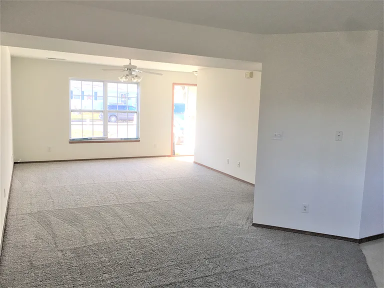 101 E Dodge St — Photo 10
