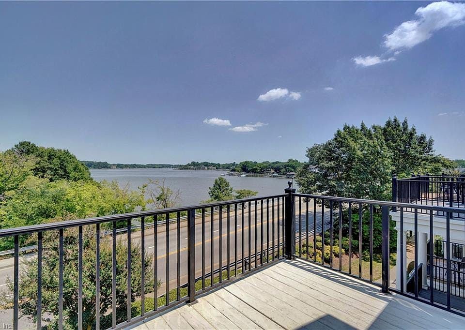 1st image of 813 Jamestown Cres