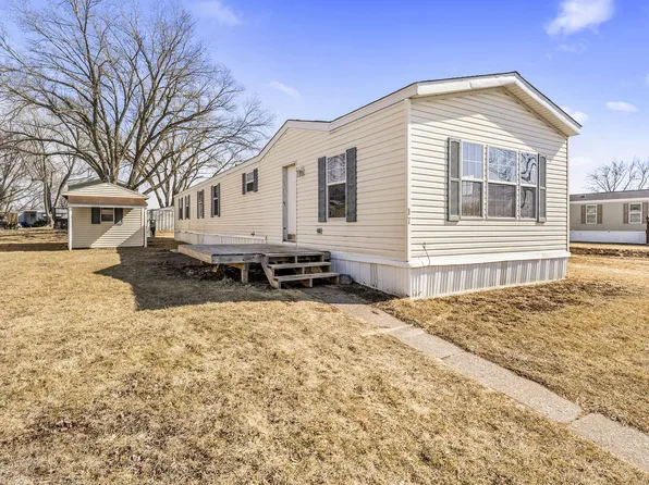 17 Jeff Dr, Muscatine, IA 52761
