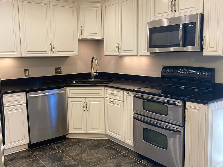 7968 Kenmore Dr — Photo 17