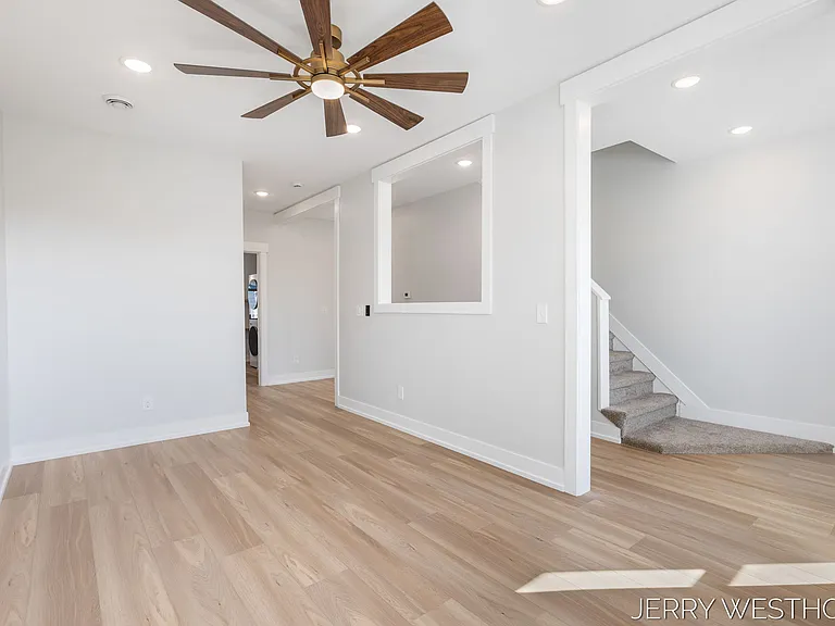 715 Butterworth St SW #4 — Photo 6