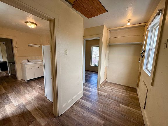 3rd image of 325 N 3rd Ave
