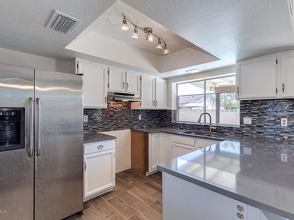 4th image of 2233 W Sequoia Dr