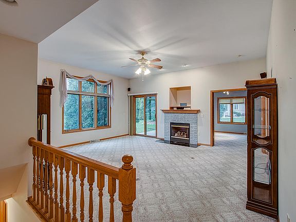 2nd image of W240N2365 E Parkway Meadow Cir