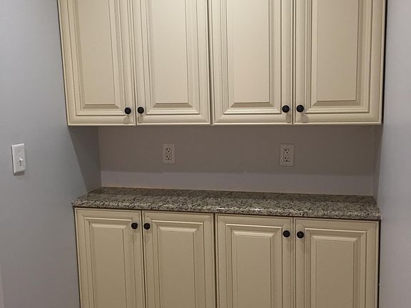 Breakfast/Laundry area