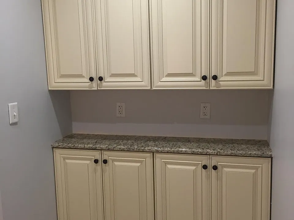Breakfast/Laundry area