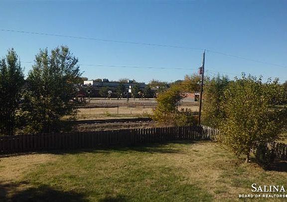 3rd image of 2730 Linda Ln