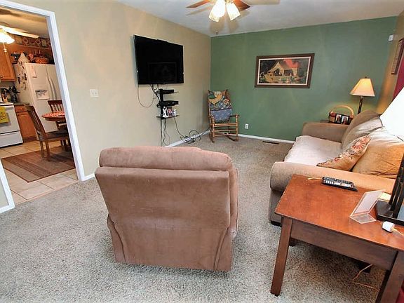 3rd image of 1017 Alder Dr