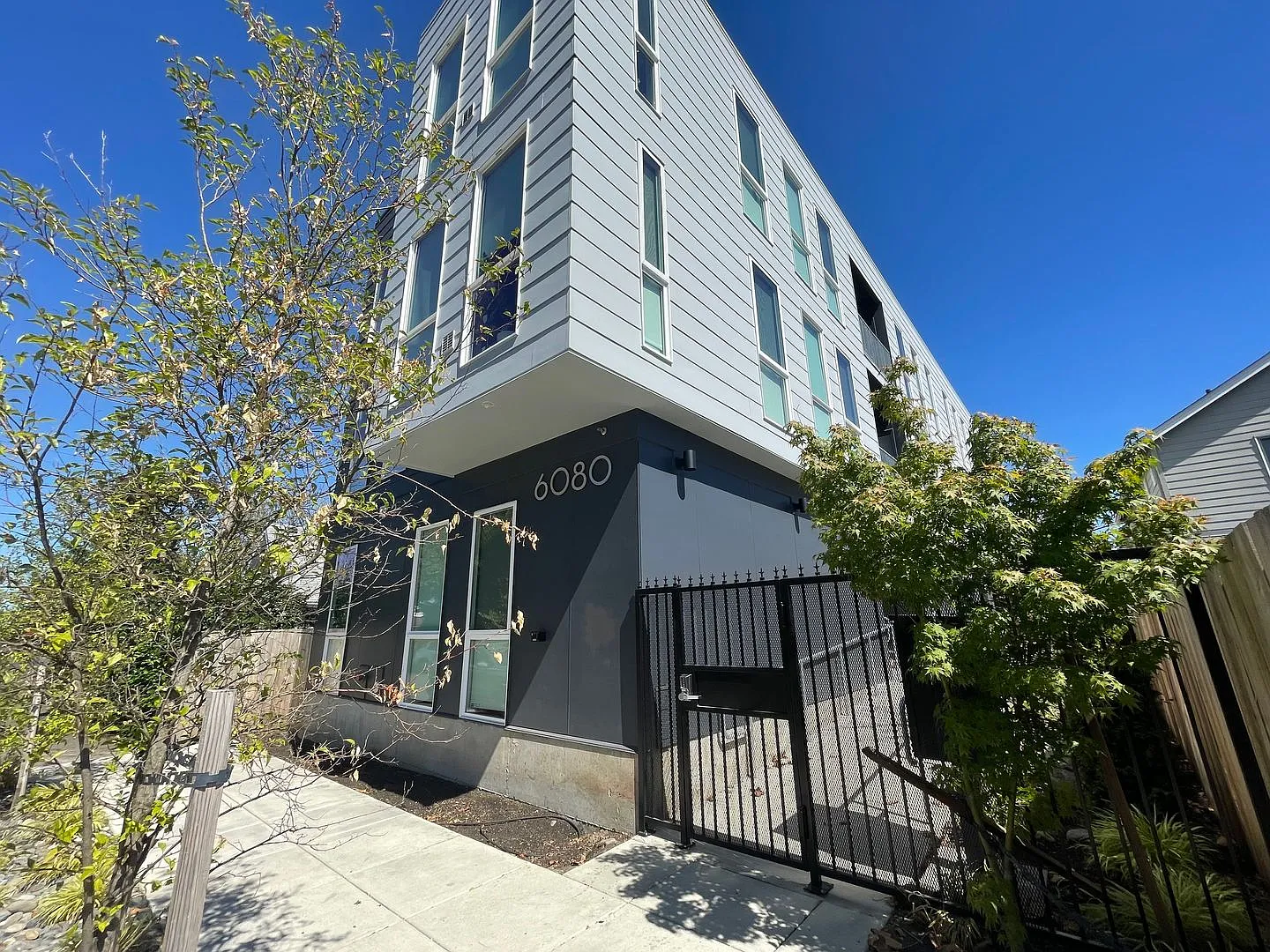 2Bd/1Ba Unit in the SE Lents Neighborhood ~ Washer/Dryer in Unit, Stainless Steel Appliances, Qua... — Photo 4