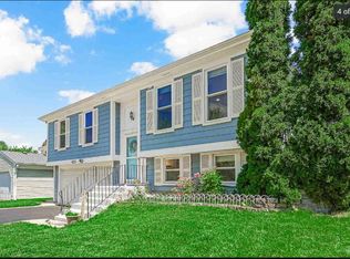 452 Norman Ln, Roselle, IL 60172