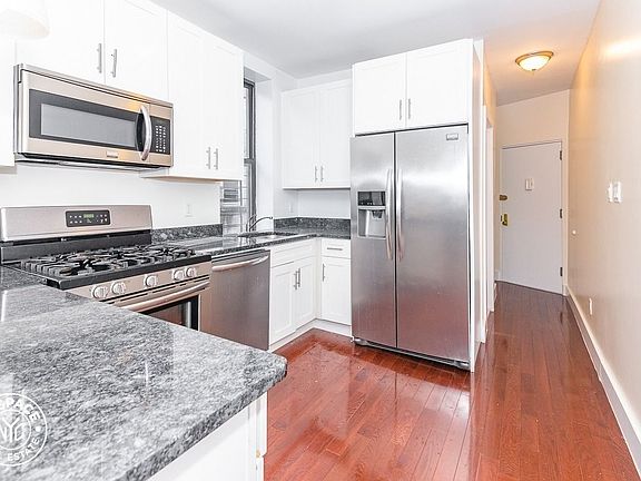 2nd image of 223 Bainbridge St APT 3R