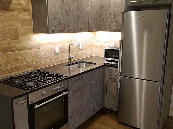 3rd image of 826 Saint Johns Pl #D4