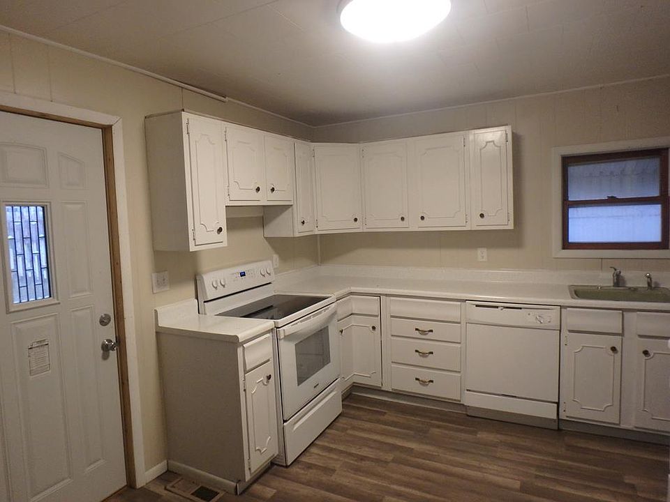 1st image of 204 E Smallwood St