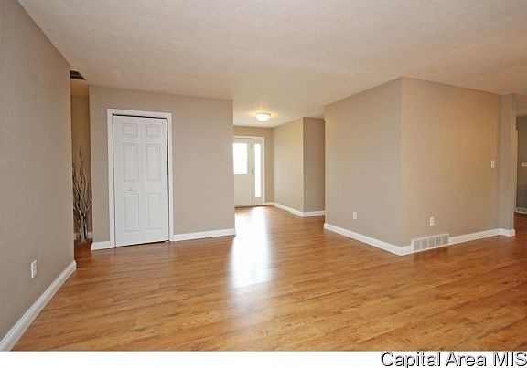 3rd image of 106 Sharon St