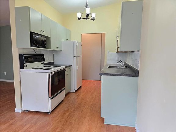 5th image of 232 Shorepoint Vl