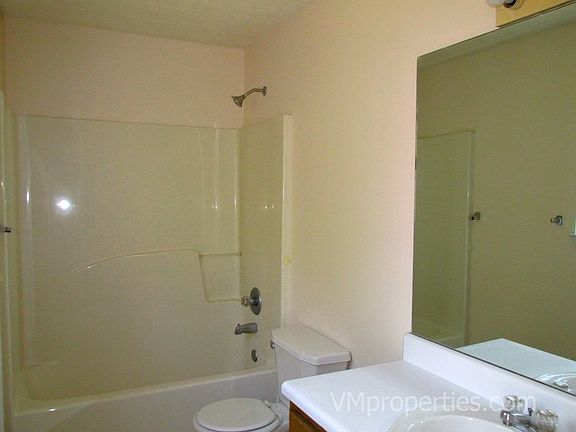 5th image of 4811 Remington Dr #1