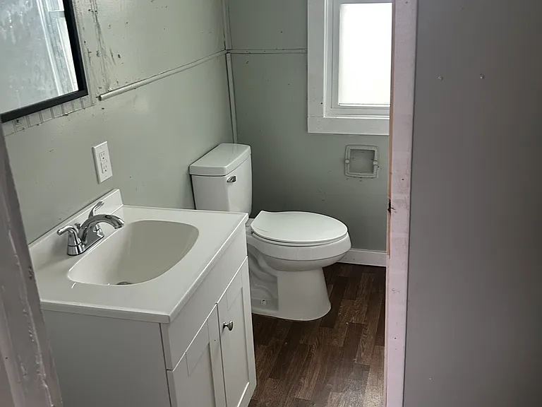 209 N Walnut St — Photo 6