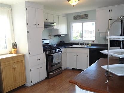 3rd image of 1031 Arnold Ave