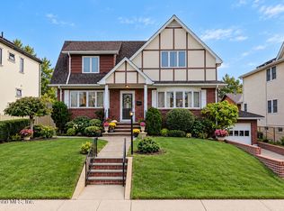 180 Radcliff Rd, Staten Island, NY 10305