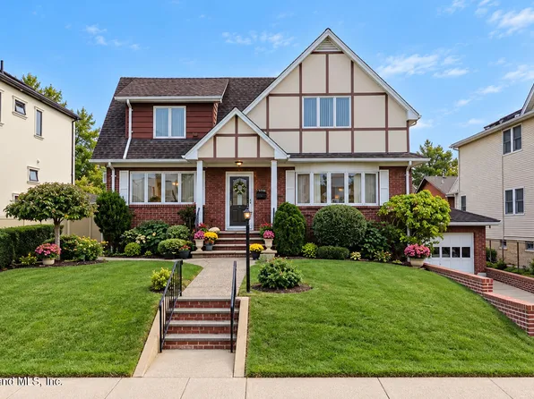 180 Radcliff Rd, Staten Island, NY 10305