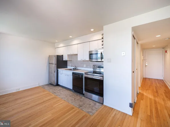 1728 Green St, Philadelphia, PA