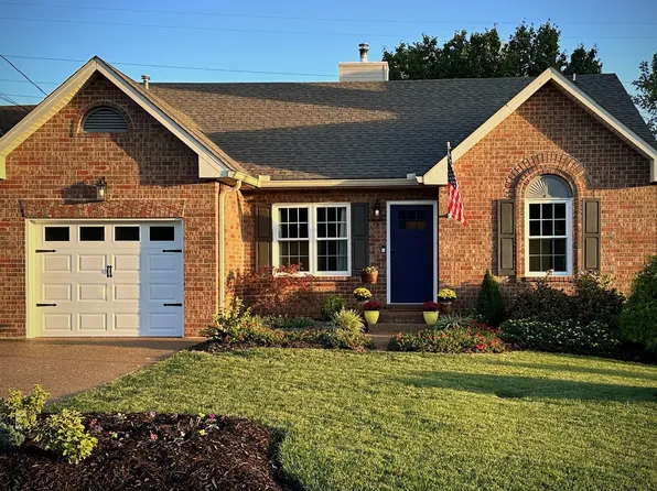 120 Oak Leaf Dr, Hendersonville, TN 37075