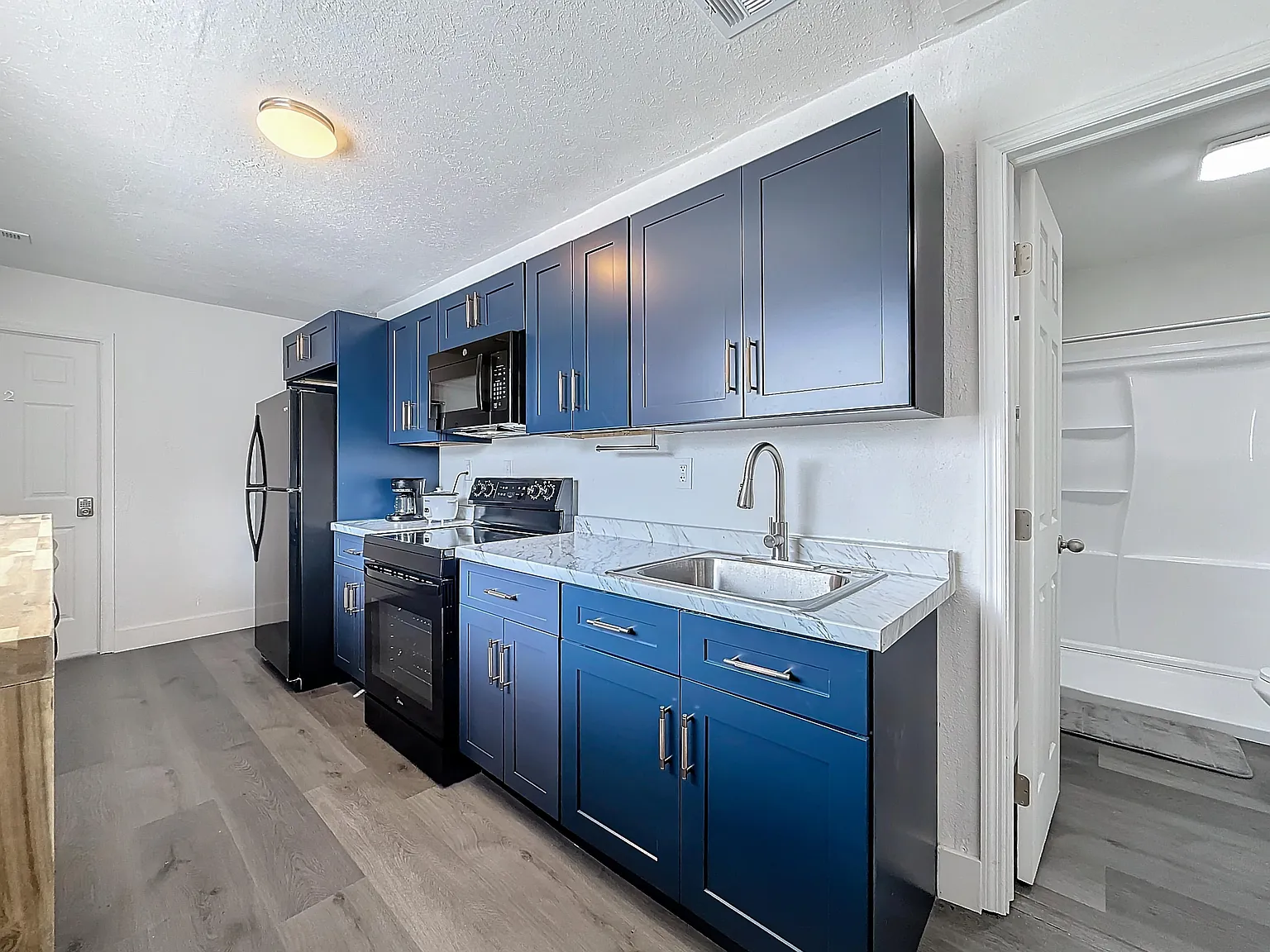 4 bed, 1.0 bath, 800 sqft, $1,196 — Photo 4