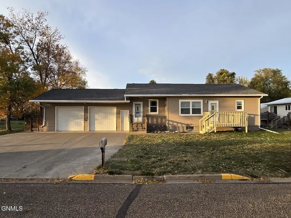 112 Lamborn Ave, Stanton, ND 58571