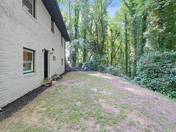 4th image of 124 Riverbend Cir