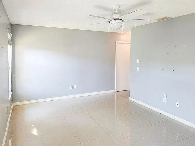 518 SE Ocean Spray Ter — Photo 12