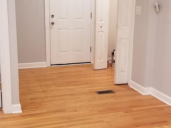 4th image of 3517 W Montrose Ave #1R