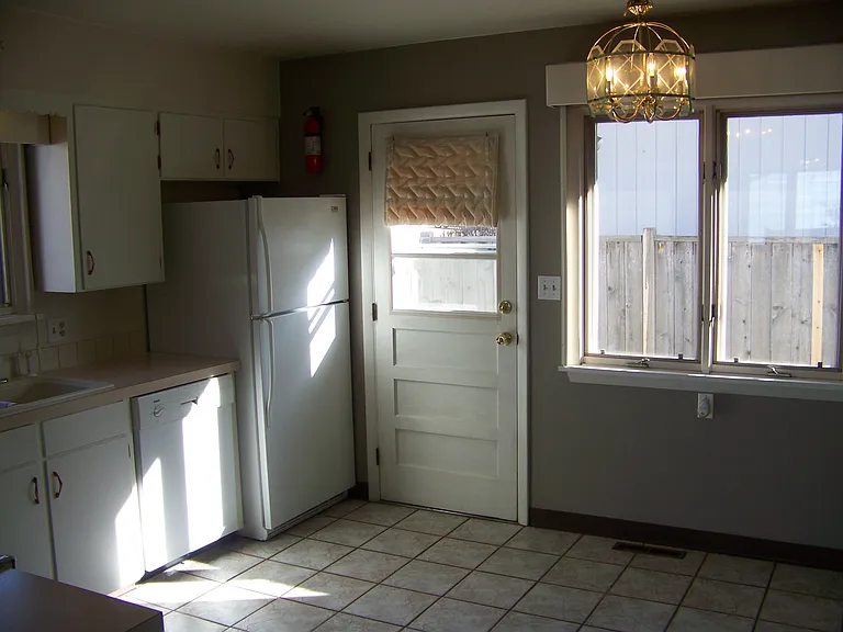 1109 Hillcrest Dr — Photo 6