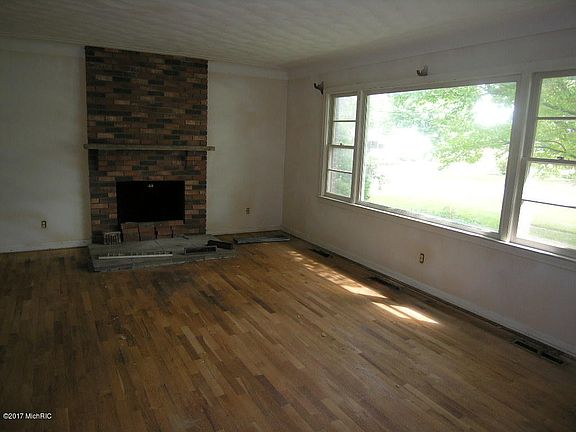5th image of 158 Fullerton