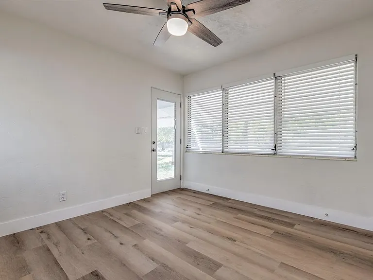Light Filled Bonus Room/Office