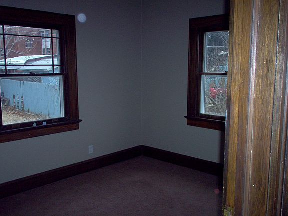 3rd image of 522 Lewis Ave