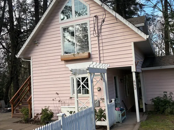 633 N Morton St, Newberg, OR 97132